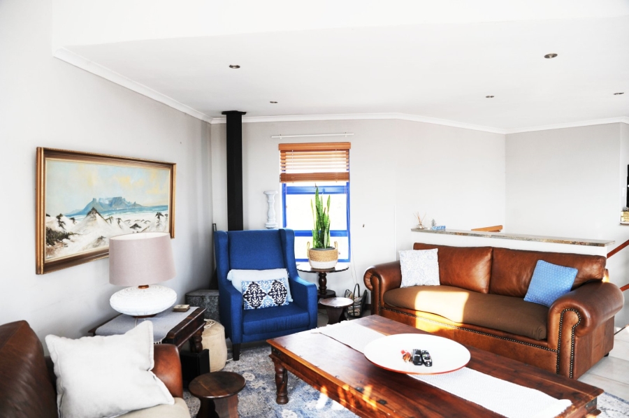 To Let 5 Bedroom Property for Rent in Paradise Beach Western Cape